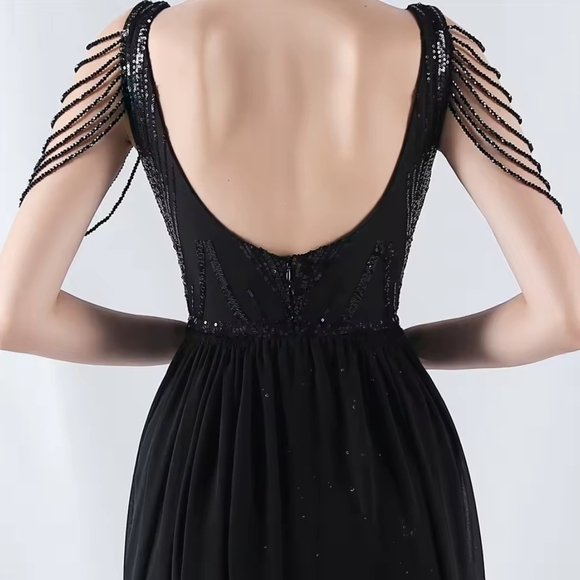 Elegant Black V-Neck 3/4 Sleeve Prom Gown - Picture 4 of 12